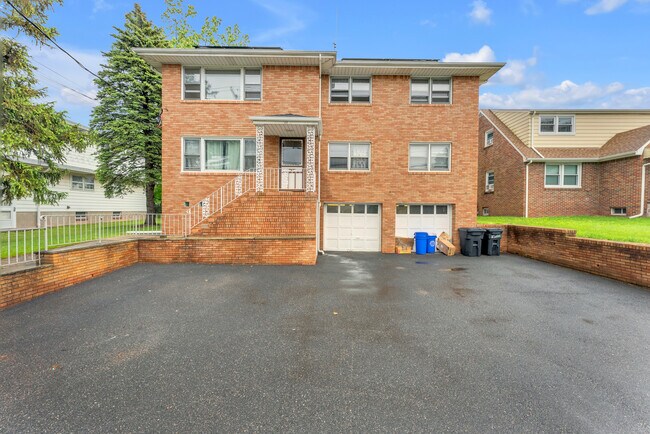 Foto del edificio - 480 N Midland Ave