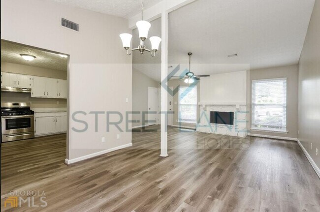 Building Photo - 2339 Post Oak Tritt Rd