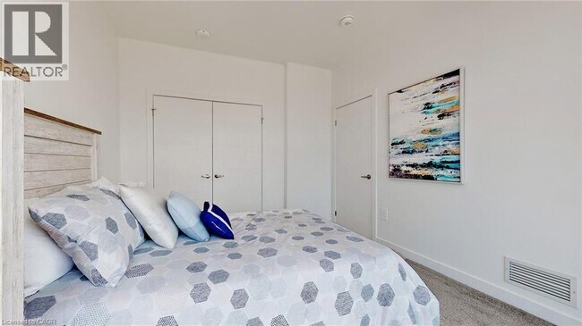 Photo du bâtiment - 1434 Highland Rd W