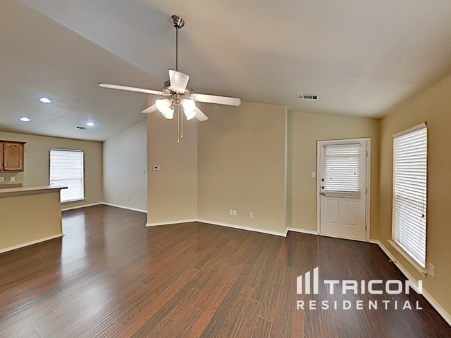 Building Photo - 1145 Boxwood Dr