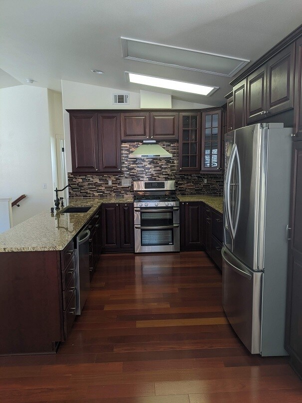 Building Photo - 1746 Saratoga Ave