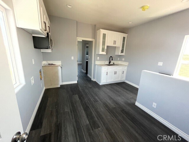 Foto del edificio - 9809 Whiteland St