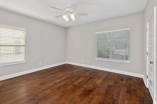 Foto del edificio - 1220 Pithon St