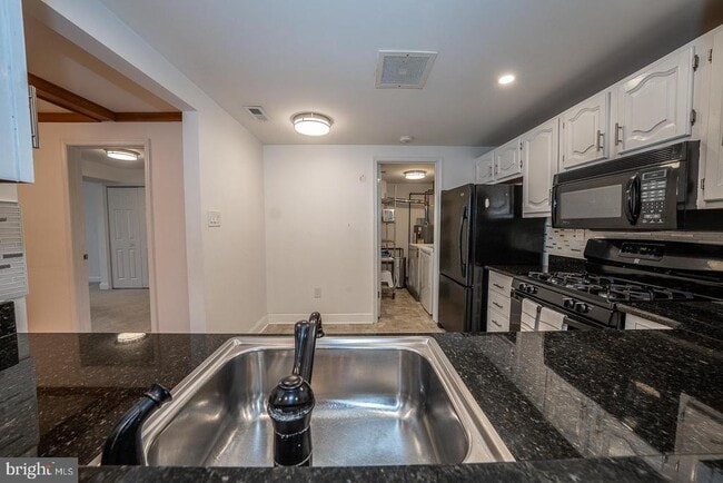 Building Photo - 504 Mountainview Dr