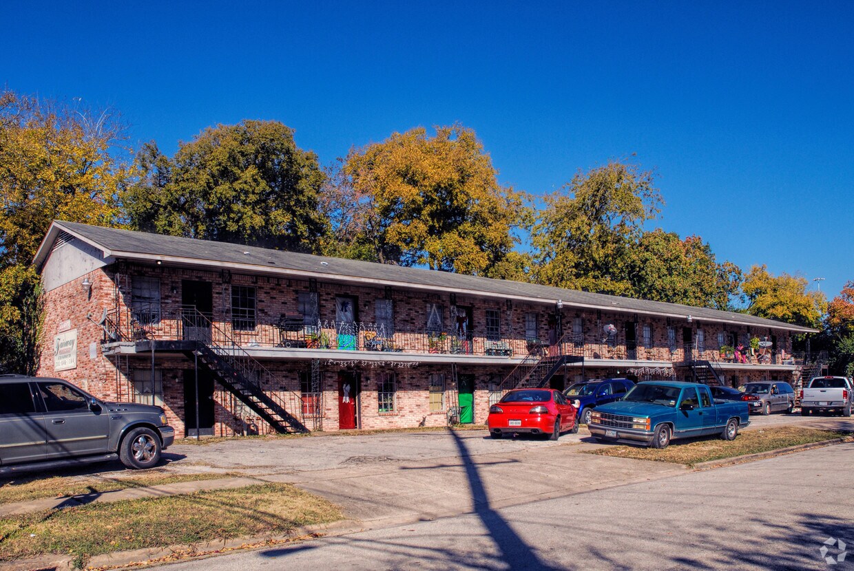 Foto del edificio - 6739 Fairway Dr