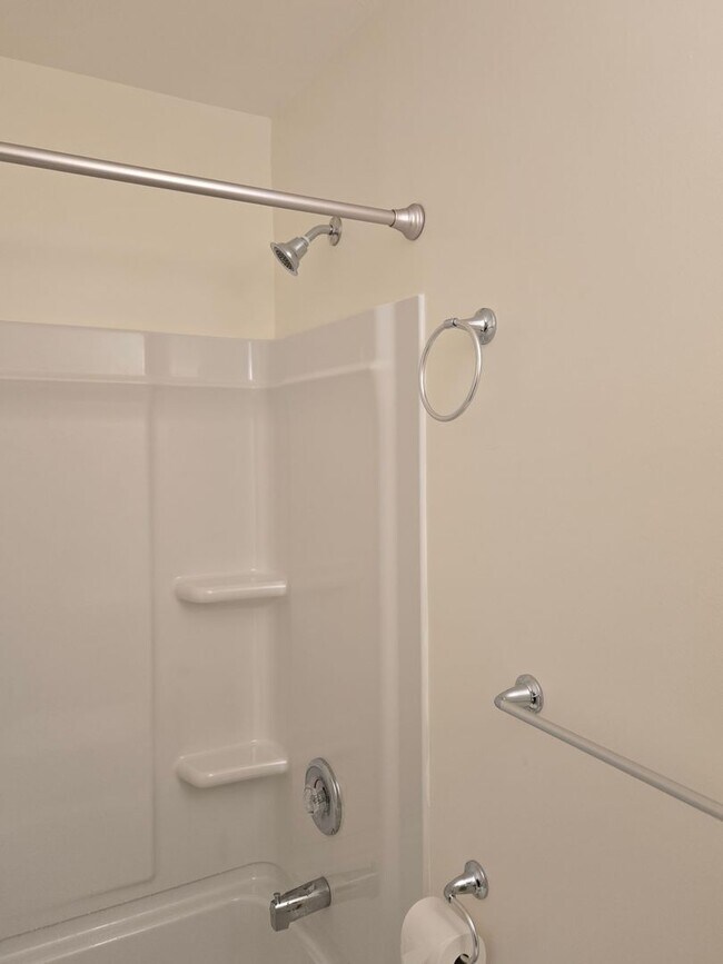 Foto del edificio - 77 Juniper Rd