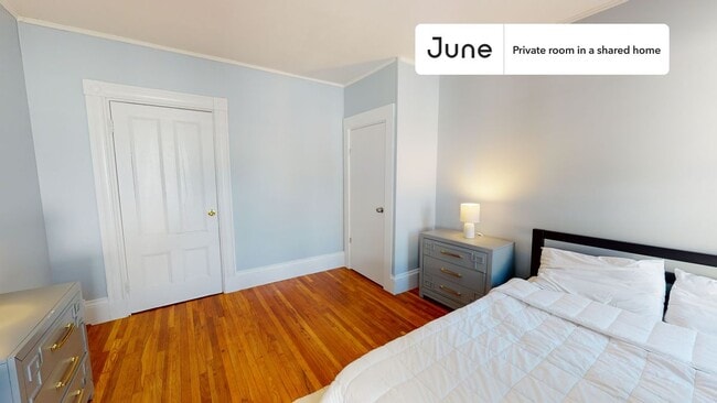 Building Photo - Room in Shared 6 bed/1.5 bath home