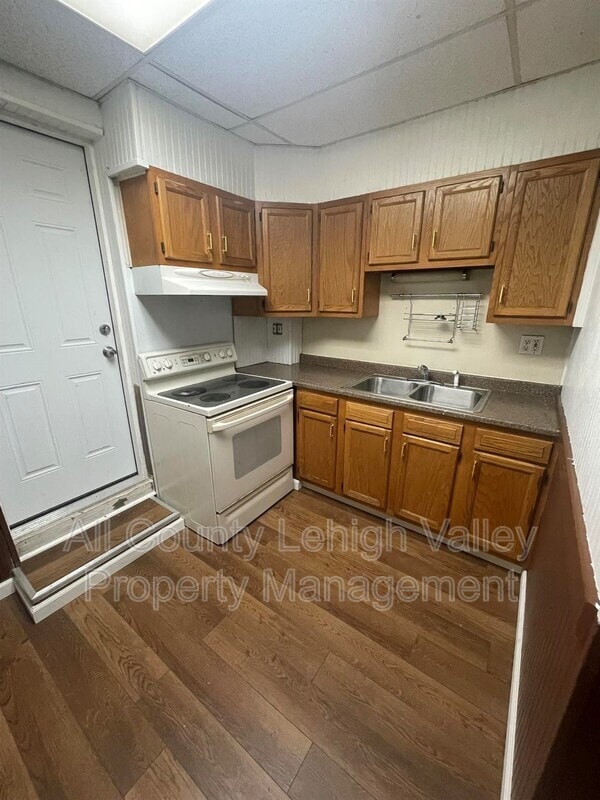 Primary Photo - 736 N Ninth St