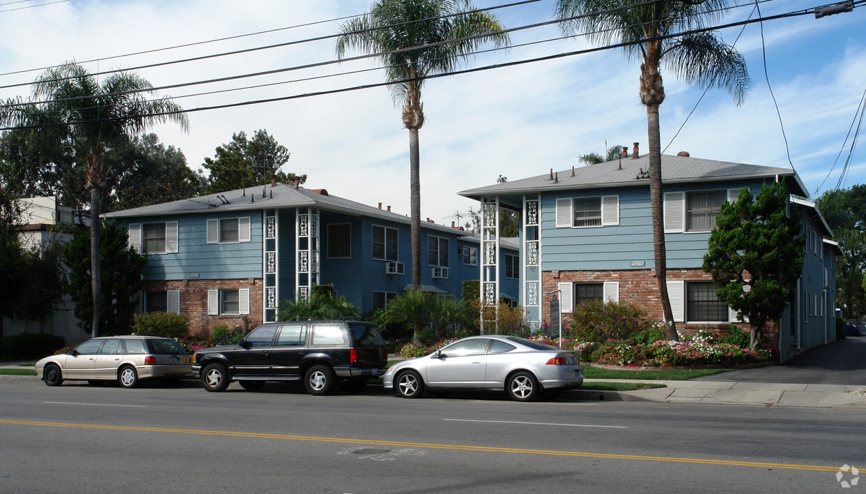 Building Photo - 4935-4941 Whitsett Ave