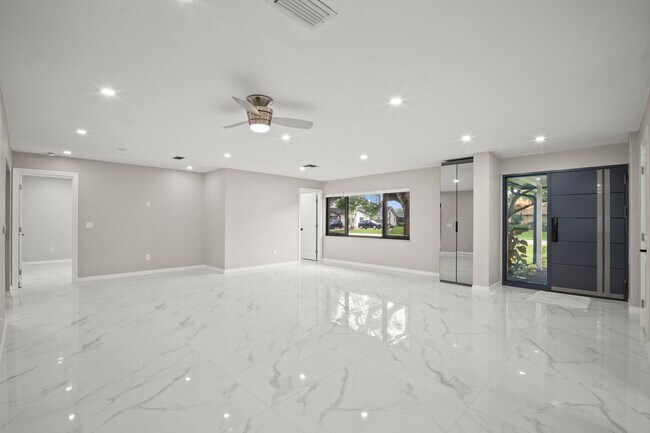 Building Photo - POOL HOME - 4 Bed / 3 Bath Annual Rental