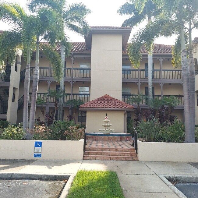 Foto del edificio - 2400 Feather Sound Dr