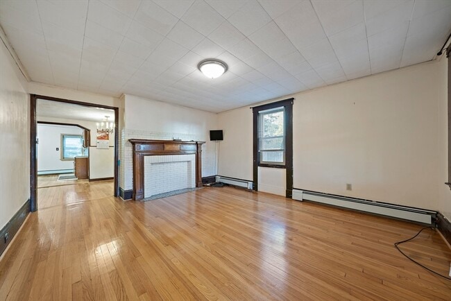 Building Photo - 16 Guild St