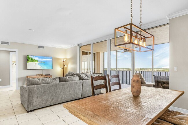 Foto del edificio - 2104 West First Street, Unit 1902