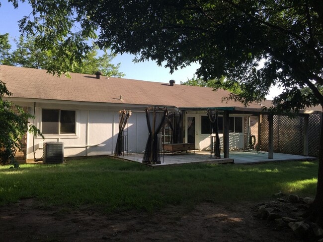 Building Photo - 3 Bed - 2 Bath home in Lewisville