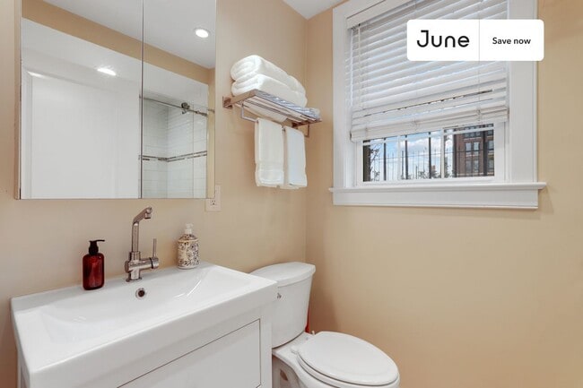 Photo - 1845 Burke St SE Apartment