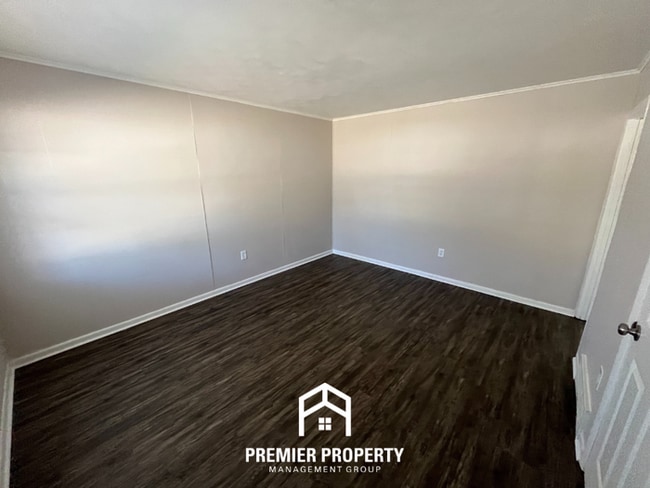 Building Photo - 211 Burwood Dr