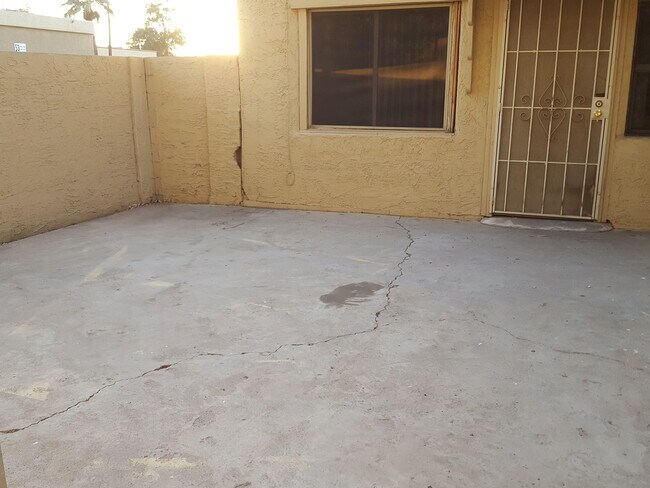 Building Photo - 4714 E Pueblo Ave