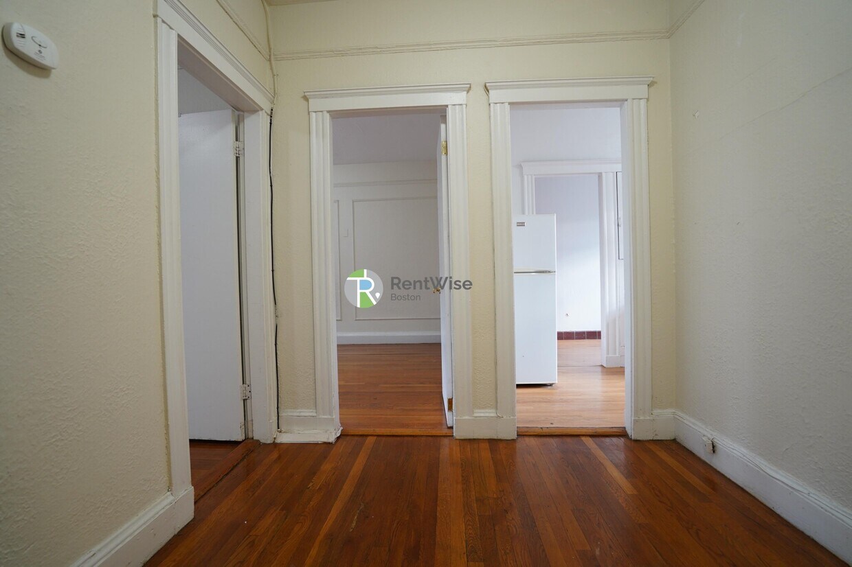 Primary Photo - 70 Chiswick Rd