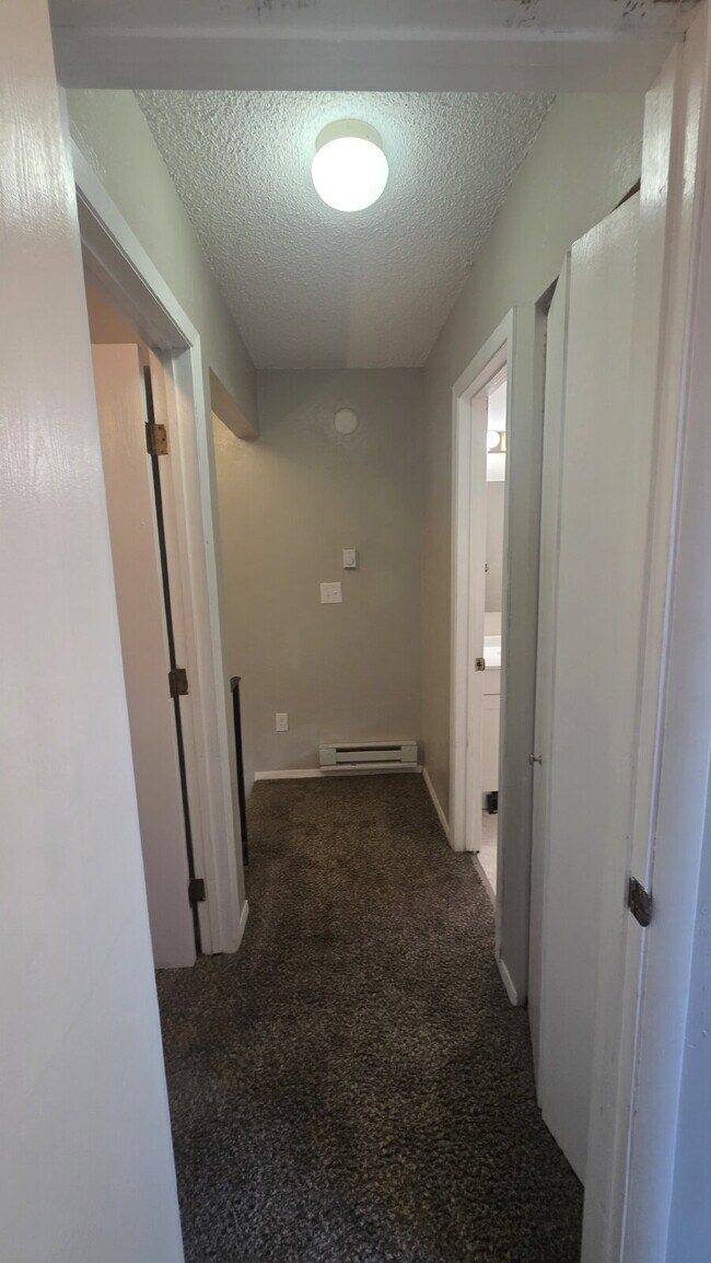 Foto del edificio - 2 Bed- 1 Bath on Darby West Side