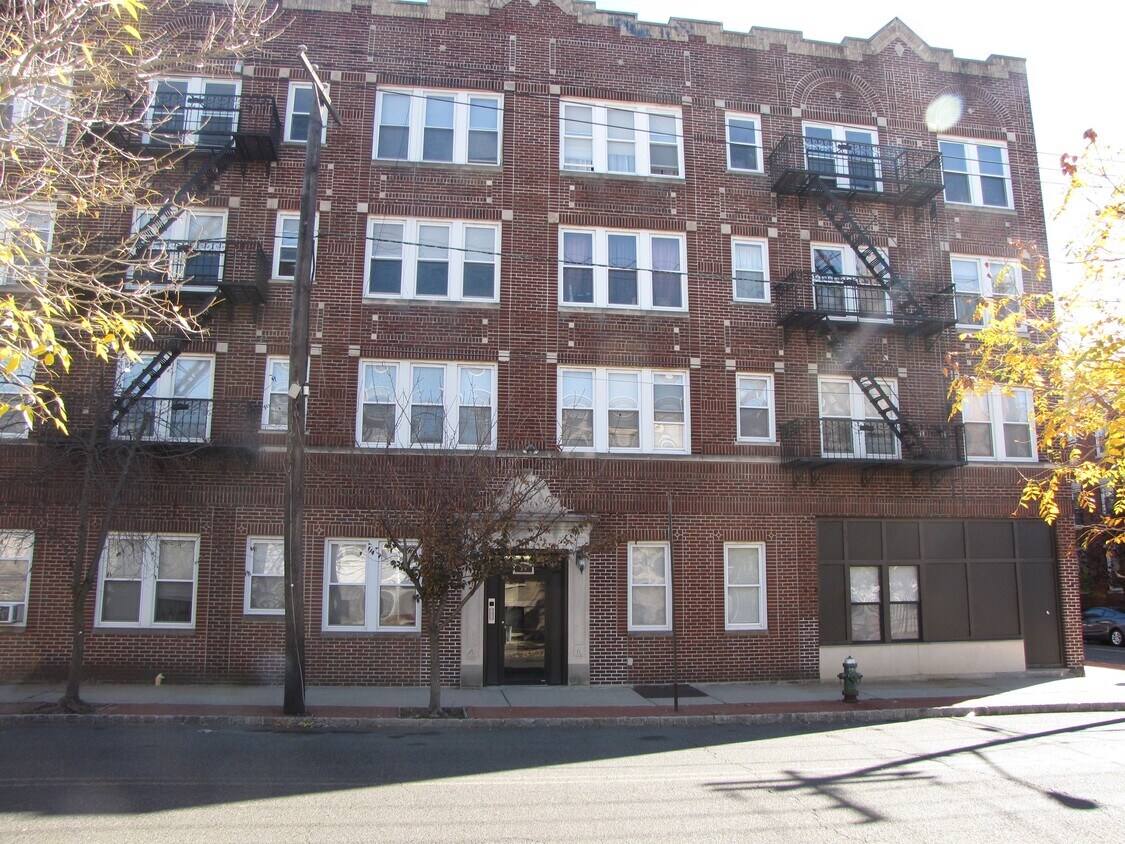 99 Pine St, Montclair, NJ 07042 Townhome Rentals in Montclair NJ