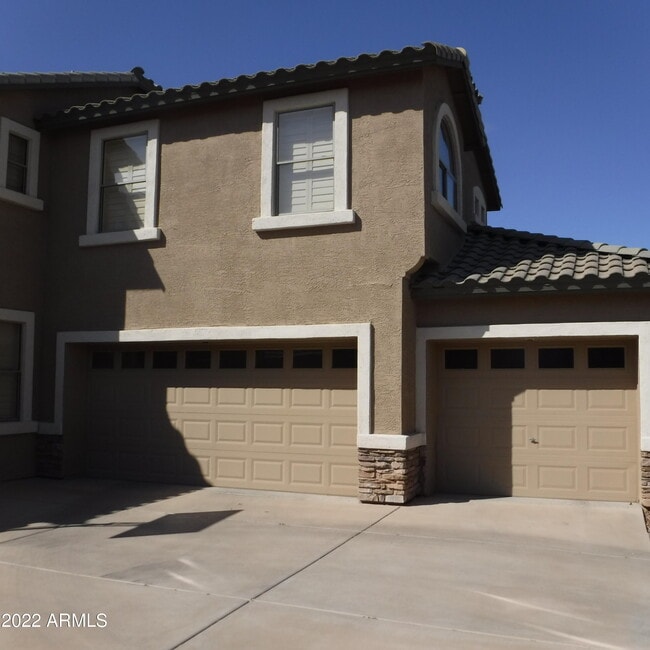Building Photo - 9831 E Rosemary Ln