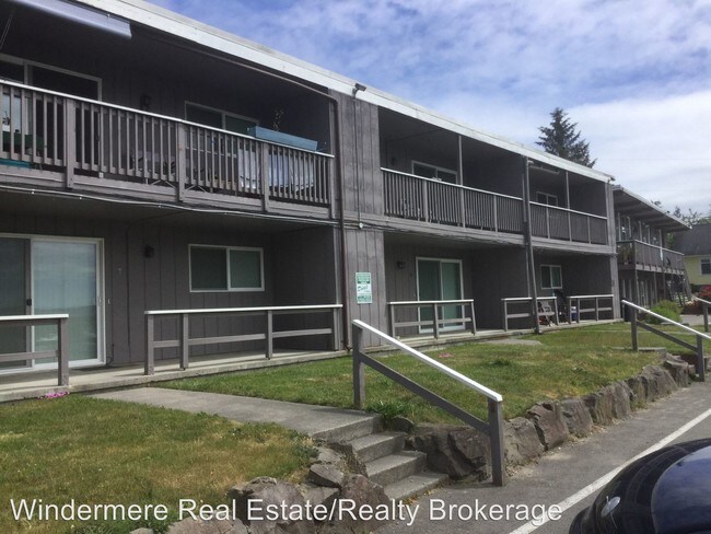 Building Photo - 8415 Park Dr