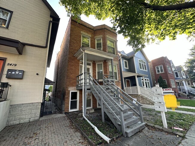 Foto del edificio - 2421 W Warner Ave