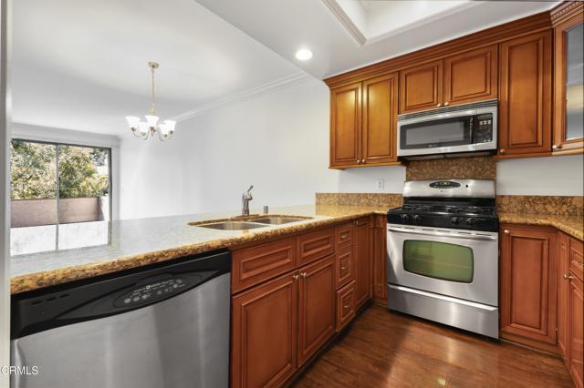 Foto del edificio - 3480 Barham Blvd