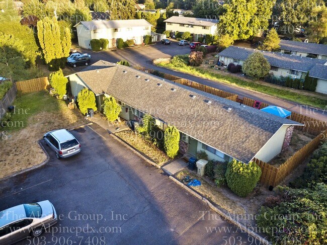 Building Photo - 2 Bed Multiplex in Beaverton with Spacious...