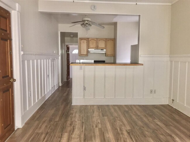 Building Photo - 25 Desoto Pl