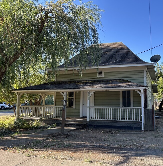 Building Photo - 489 2nd St