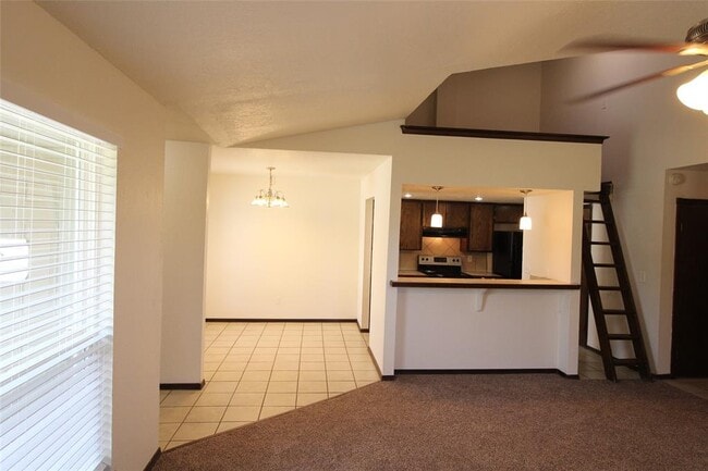 Building Photo - 904 Aspen Ct