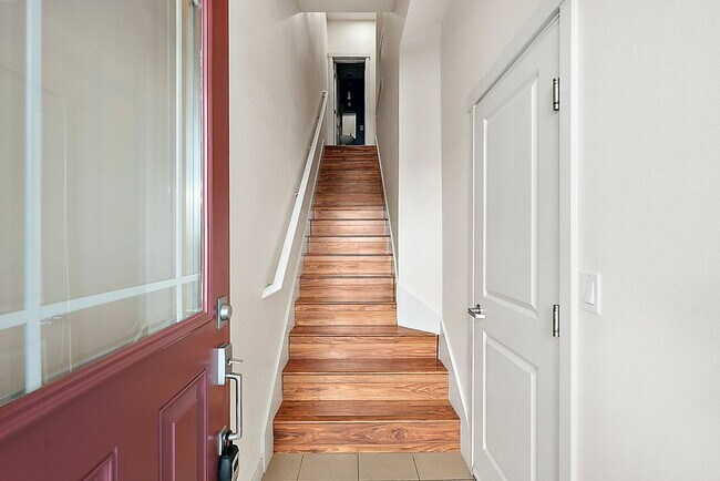 Foto del edificio - Modern 3-Story Tacoma Condo – Downtown Cit...
