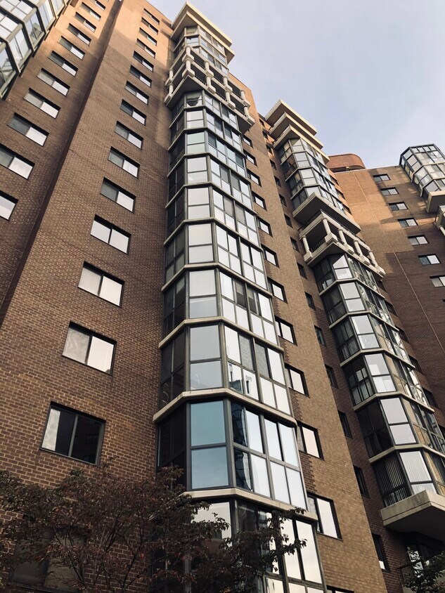 Front view - 1600 N Oak St