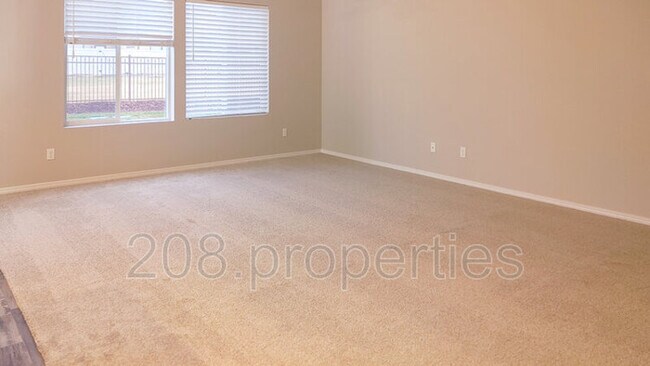 Foto del edificio - 893 N Bowknot Lake Ave