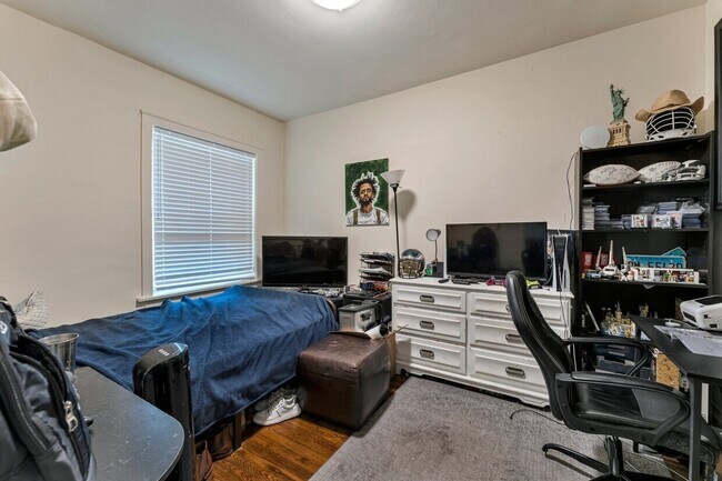 Building Photo - 1432 W Jonquil Terrace