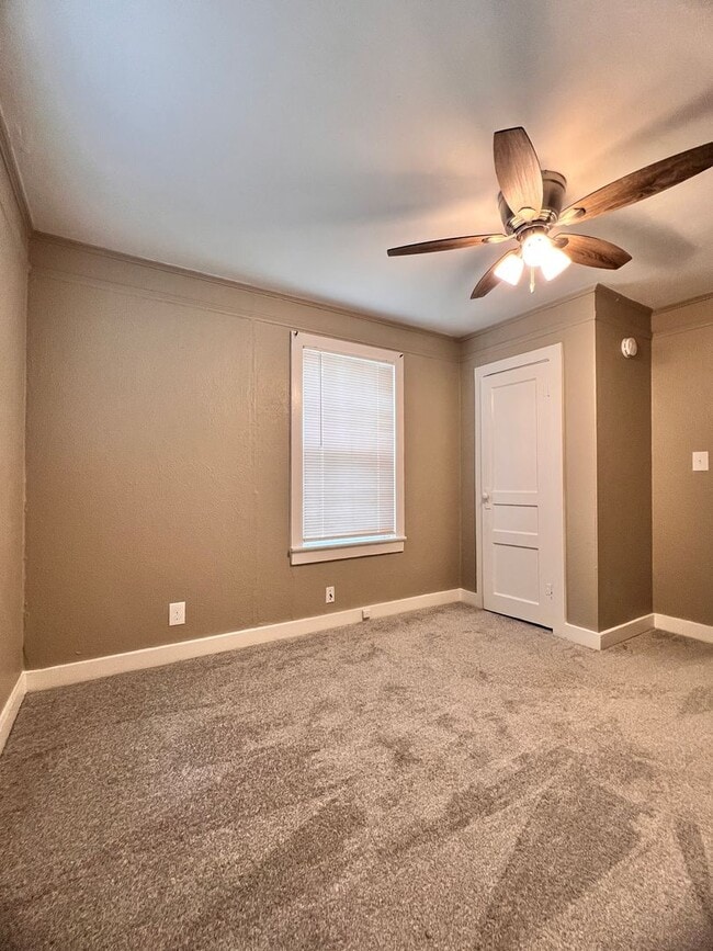 Building Photo - 2 Bedroom 1 Bath