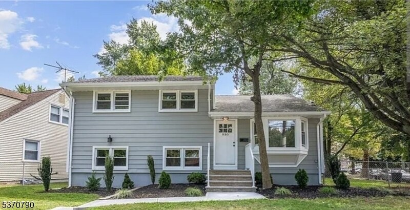 Foto principal - 880 W Lake Ave