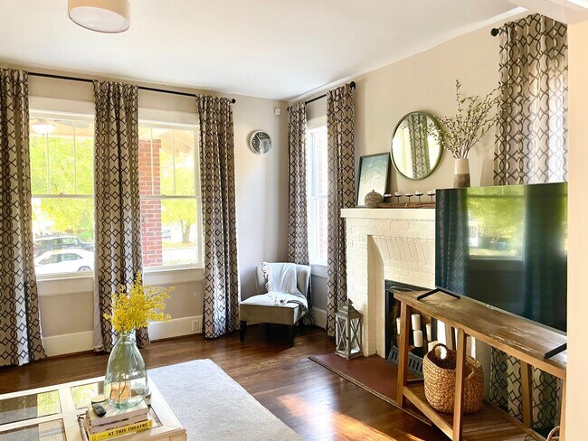 Building Photo - Charming 3-Bedroom Home in the Heart of Ol...