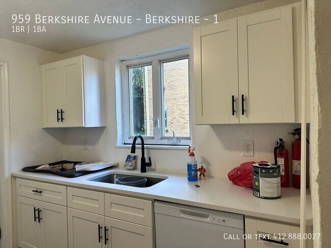 Foto del edificio - Fresh out of rehab! 1 bedroom 1 bath first...
