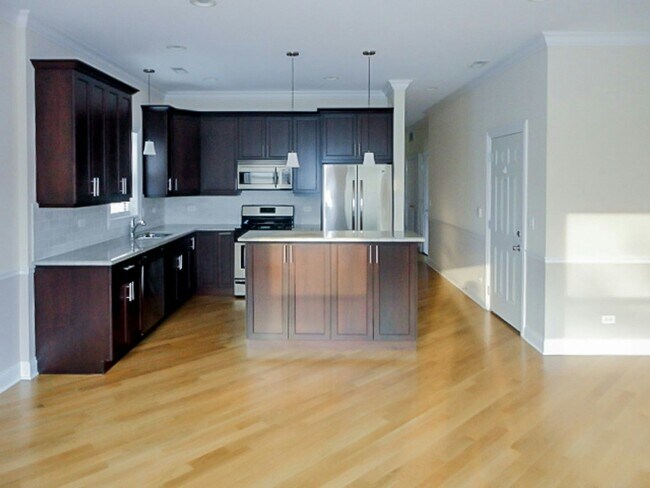 Foto del edificio - 3231 N Kenmore Ave