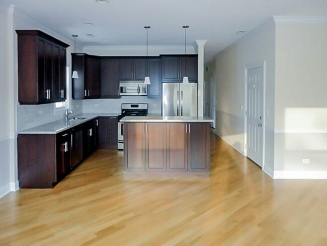 Building Photo - 3231 N Kenmore Ave