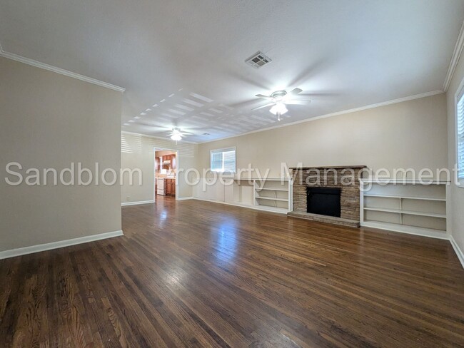 Building Photo - For Lease | Kendall-Whittier | 3 bed, 2 ba...