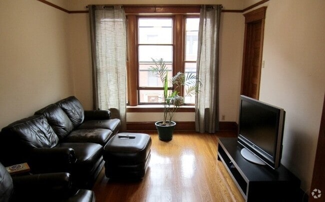 Building Photo - 3914 N Greenview Ave