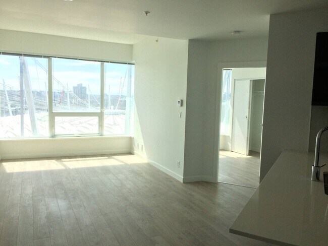 Building Photo - Centre West - 2318