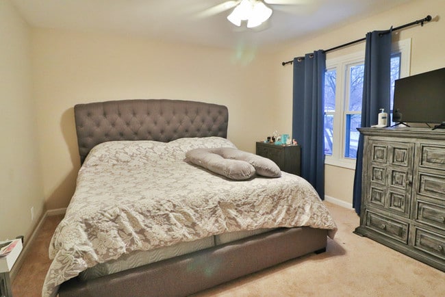 Building Photo - 404 Jewel Avenue , St Charles , IL , 60174