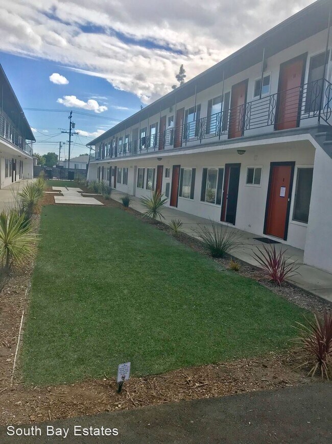 Foto del edificio - 14715-14719 Chadron Ave