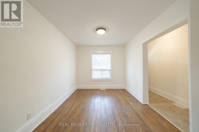Photo du bâtiment - 542 Glebeholme Blvd