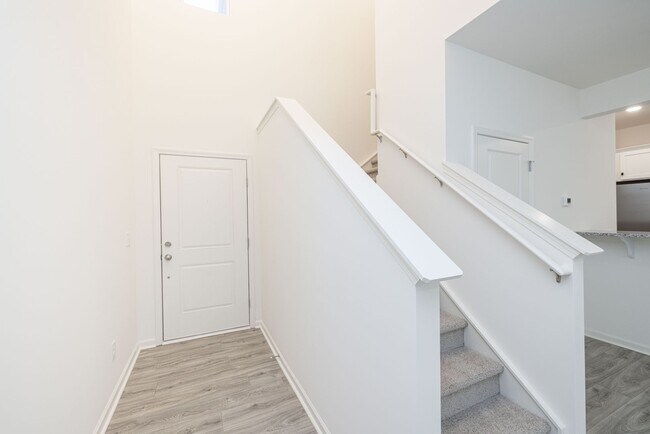 Foto del edificio - Spacious 3BD/2.5BTH Paired Home minutes fr...