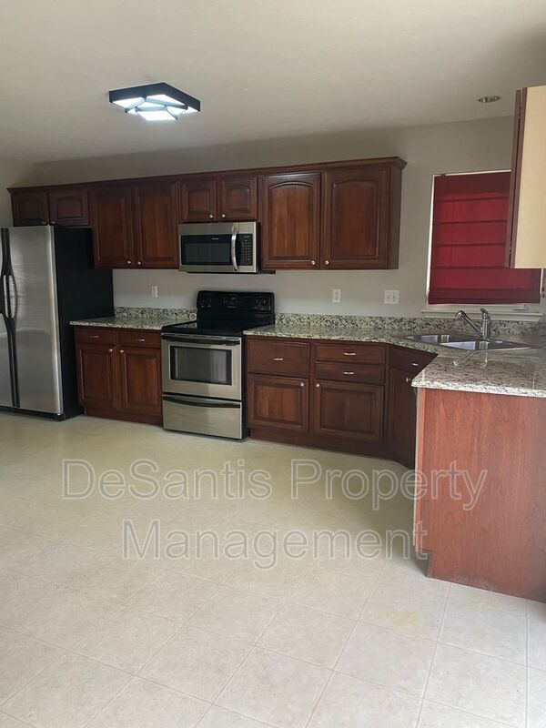 Foto del edificio - 640 E Village Green Blvd